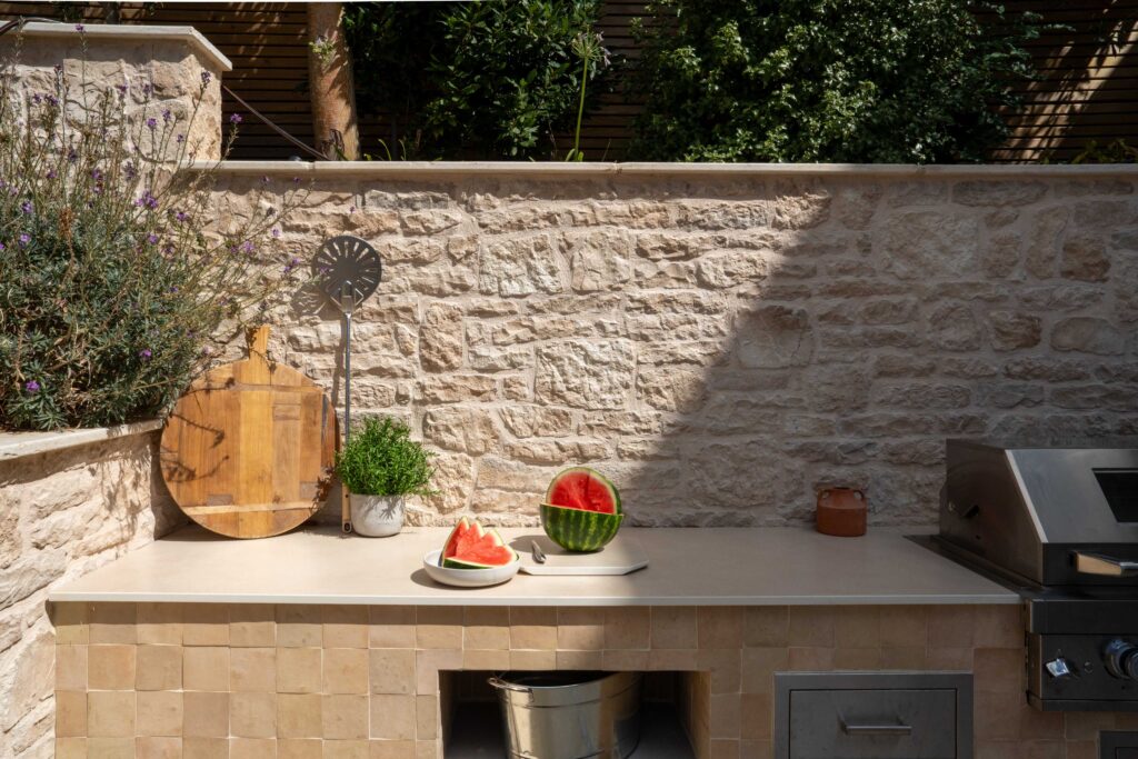 Shaker kitchen with SINTERRA worktops and warm pendant lighting