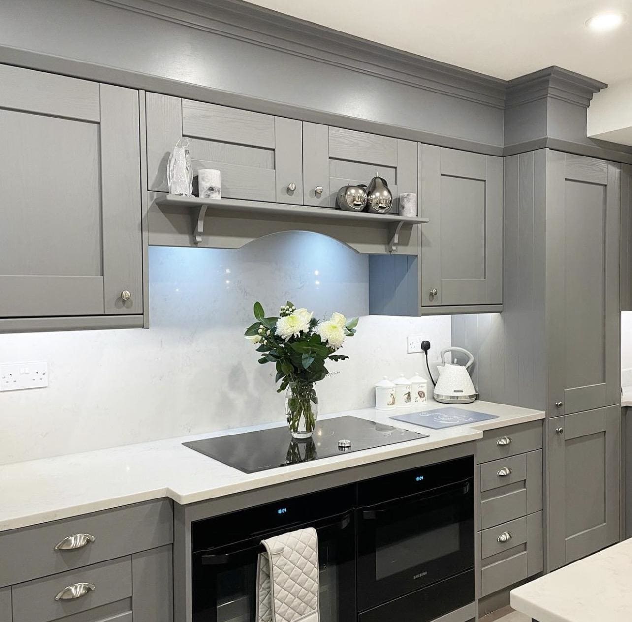 Grey kitchen with quartz worktops
